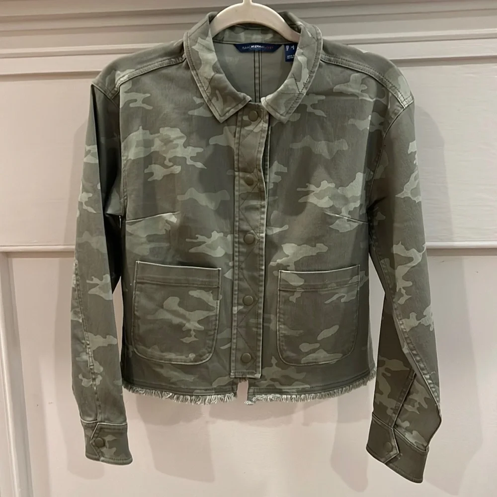 LIKE NEW ISAAC MIZRAHI LIVE! True Denim Printed Fringe Hem Jacket.  Size XS - Picture 3 of 14